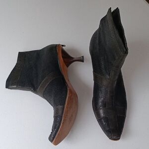 CYDWOQ Handmade In USA Kitten Hill Square Pointed Toe Black Ankle Boots Size 9